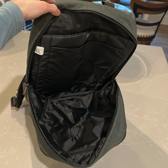 Case Logic Backpack - Picture 4 of 4